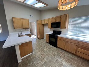 24431 Ridgewood Rd in Murrieta, CA - Building Photo - Building Photo