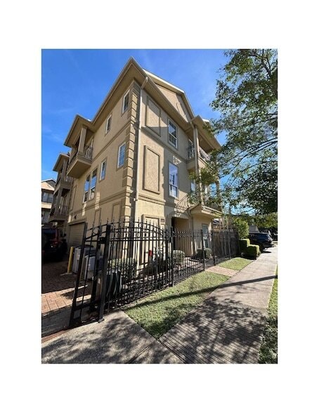 1306 Birdsall St in Houston, TX - Foto de edificio - Building Photo