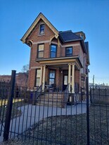 39 Peterboro St, Unit 201