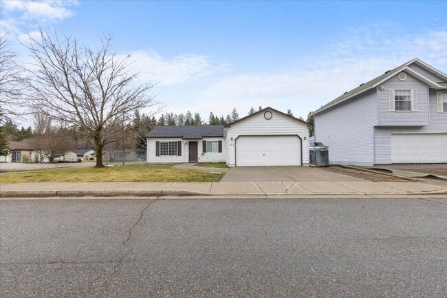 6648 W Legacy Dr in Rathdrum, ID - Building Photo - Building Photo