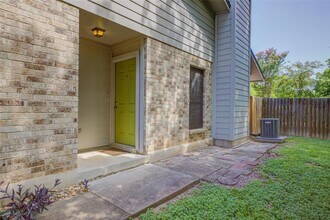 306 Corral Ln in Austin, TX - Building Photo - Building Photo