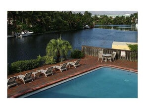 1812 E Oakland Park Blvd in Oakland Park, FL - Foto de edificio - Building Photo