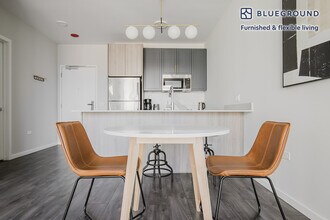 5252 S Cornell Ave in Chicago, IL - Building Photo - Building Photo