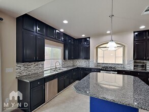 8364 Langhorne Creek St in Las Vegas, NV - Foto de edificio - Building Photo