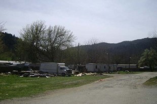 Trinity Alps Moon River RV & Mobile Home Park Apartments