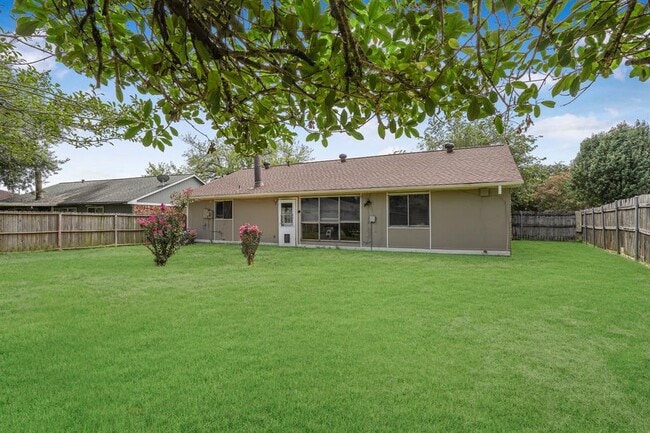 7414 Broken Arrow St in Baytown, TX - Building Photo - Building Photo