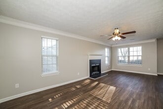 7013 Grinder Dr in Austell, GA - Foto de edificio - Building Photo