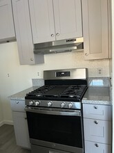2796 Francis Ave, Unit 203 in Los Angeles, CA - Building Photo - Building Photo