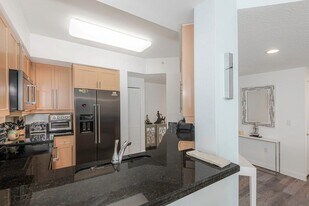 111 SE 8th Ave in Fort Lauderdale, FL - Building Photo