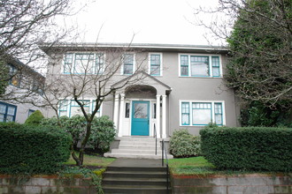 2266 NW Quimby St in Portland, OR - Building Photo - Building Photo