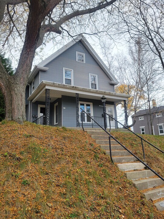 213 S Webster St, Unit 213 S Webster Street in Port Washington, WI - Building Photo