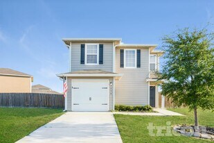 7538 Bowdre in San Antonio, TX - Building Photo