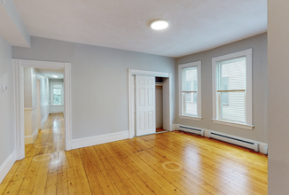 17 Beacon St, Unit 1 in Somerville, MA - Foto de edificio - Building Photo