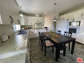 7802 Airport Blvd in Los Angeles, CA - Building Photo - Building Photo