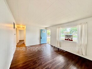 6028 Forest Dr in Commerce City, CO - Foto de edificio - Building Photo