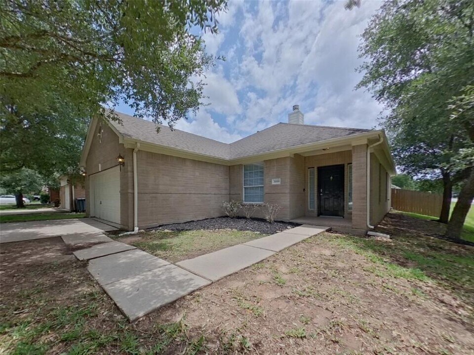 28818 Hidden Cove Dr in Magnolia, TX - Building Photo