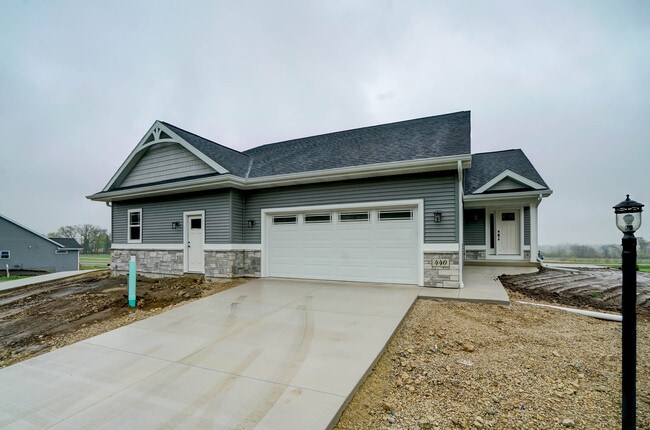 440 Odyssey Ct in Oregon, WI - Building Photo - Building Photo