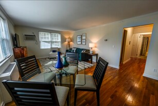 31 Captain Parker Arms, Unit 2 in Lexington, MA - Building Photo