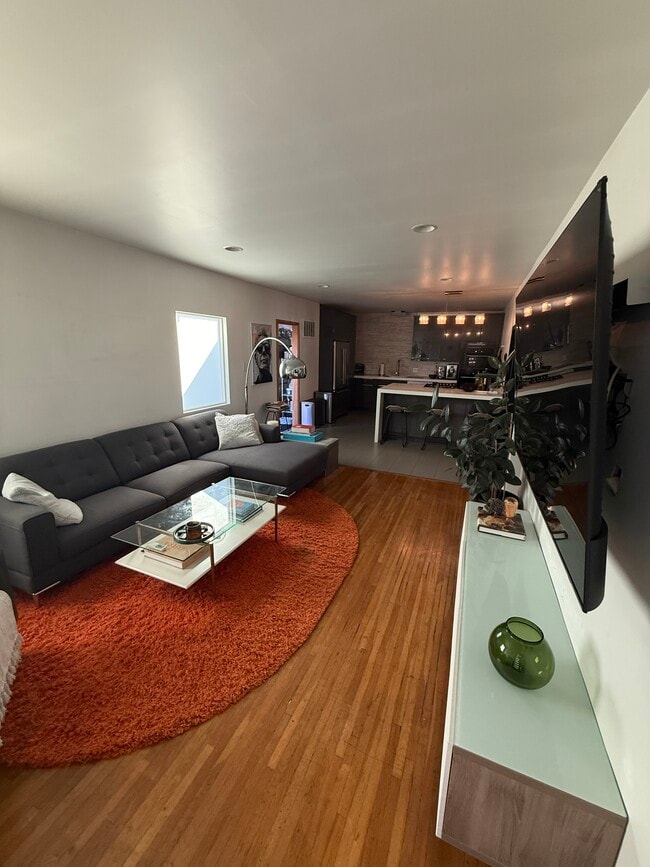 4919 Klump Ave in North Hollywood, CA - Building Photo - Building Photo