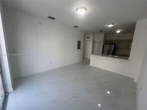 1010 SW 69th Ave in Miami, FL - Building Photo - Building Photo