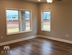 235 Irish Hl Dr in Meridianville, AL - Foto de edificio - Building Photo