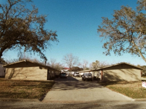 402 5th Ave N in Texas City, TX - Building Photo