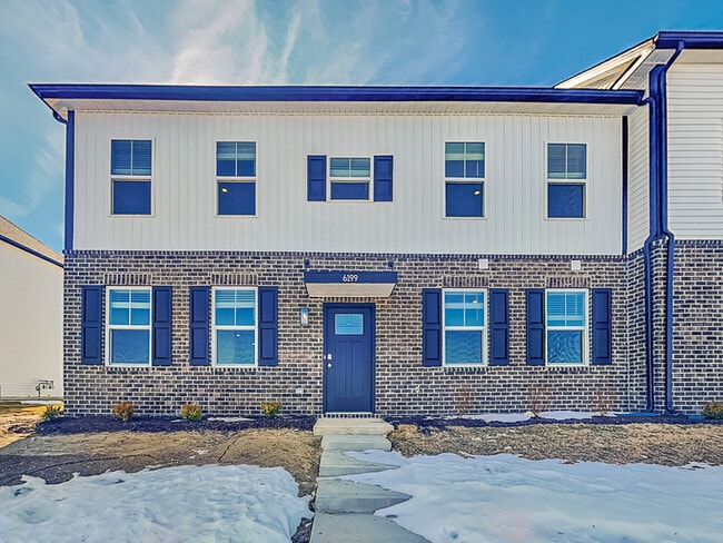 6199 Rhinecliff Dr in Whitestown, IN - Building Photo - Building Photo