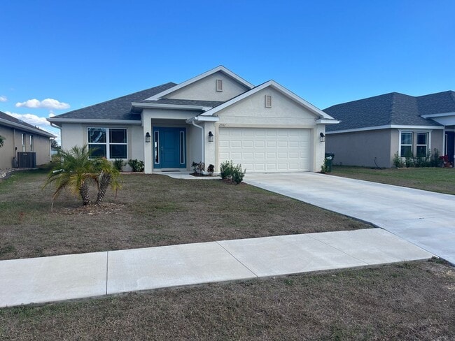 2567 Averland Lp in North Port, FL - Building Photo - Building Photo