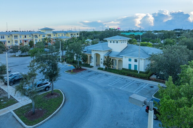 The Villas at Village Square in Delray Beach, FL - Building Photo - Building Photo