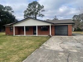 211 San Jose St in New Iberia, LA - Building Photo