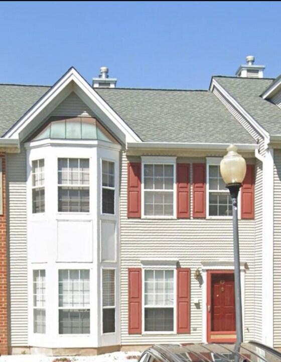 49 de Leon Cir in Franklin Township, NJ - Building Photo