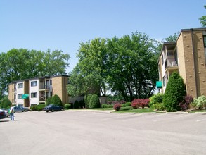 Langdon Lake Apartments in Mound, MN - Foto de edificio - Building Photo