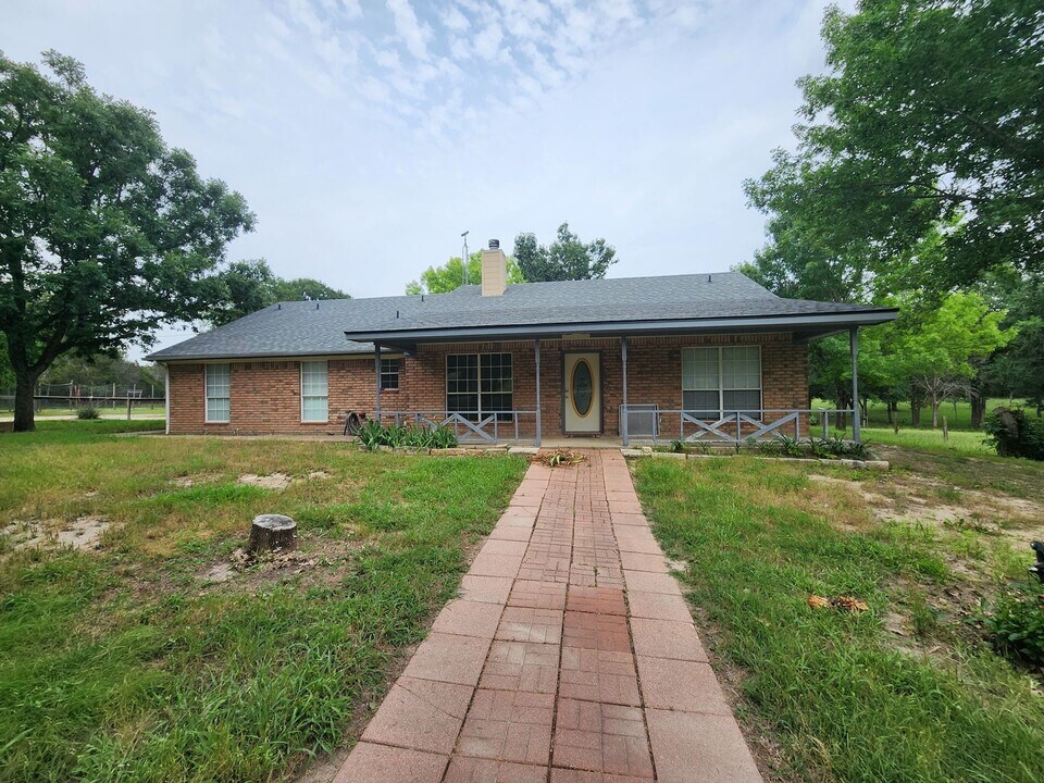 3642 County Rd 1020 in Lampasas, TX - Building Photo