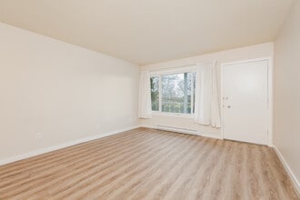 841 Kindersley Rd in Victoria, BC - Building Photo - Building Photo