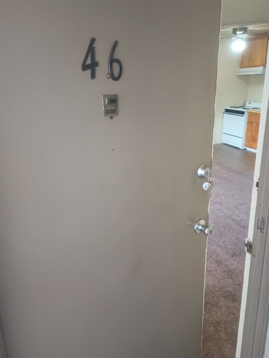 9435 California Ave in Riverside, CA - Building Photo