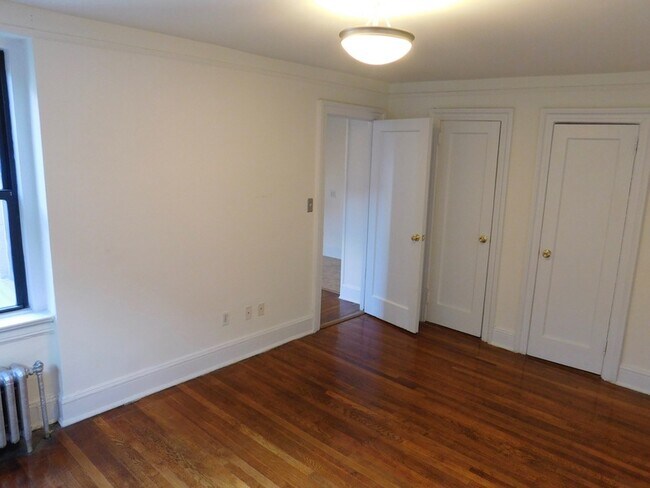 32-15 35th St in Queens, NY - Building Photo - Building Photo