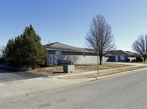2842 S Meadowbrook Ave in Springfield, MO - Foto de edificio - Building Photo