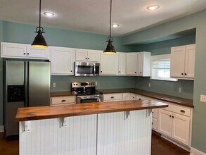 1572 S Kickapoo Ave in Springfield, MO - Building Photo - Building Photo