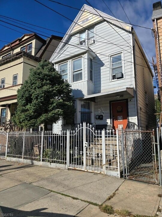 140 Wakeman Ave in Newark, NJ - Building Photo
