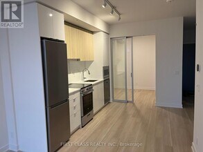 50 Upper Mall Wy in Vaughan, ON - Building Photo - Building Photo