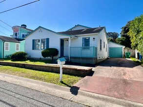 911 Ripple Ave in Pacific Grove, CA - Building Photo - Building Photo