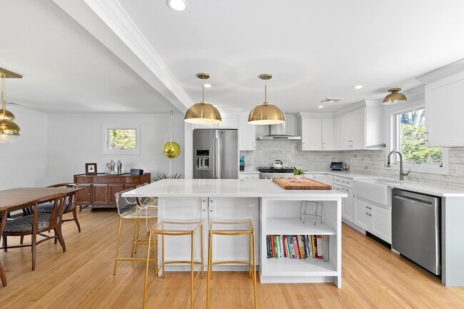 15 N Cartwright Rd in Shelter Island, NY - Building Photo - Building Photo