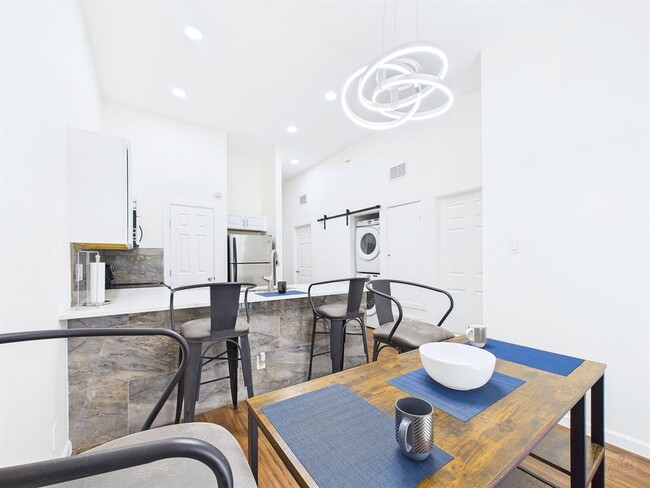 2216 San Gabriel St in Austin, TX - Building Photo - Building Photo