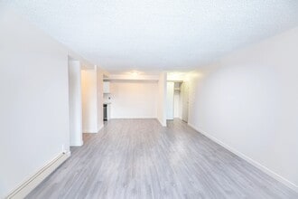 Glenmore Estates in Calgary, AB - Building Photo - Building Photo
