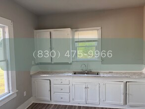 424 W Kenedy Ave in Kingsville, TX - Building Photo - Building Photo