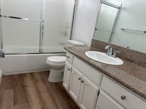 1718 S Barrington Ave, Unit 7 in Los Angeles, CA - Foto de edificio - Building Photo