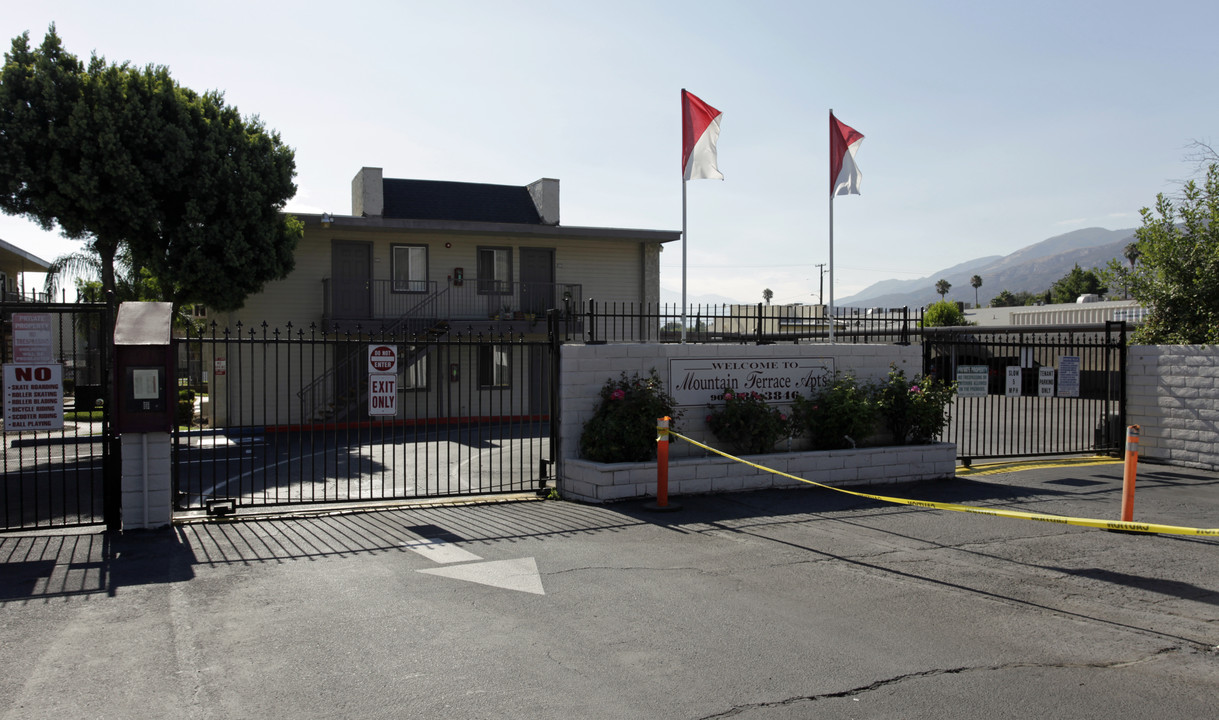 Mountain Terrace Apartments in San Bernardino, CA - Building Photo