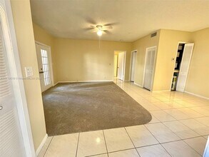 1423 Avon Ln, Unit 109 in North Lauderdale, FL - Building Photo - Building Photo