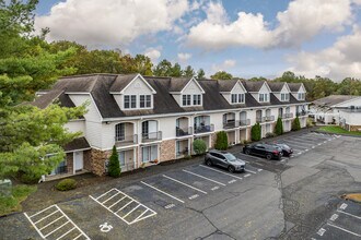 Austin Heights Apartments in Waterbury, CT - Foto de edificio - Building Photo