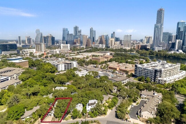 210 Le Grande Ave in Austin, TX - Building Photo - Building Photo